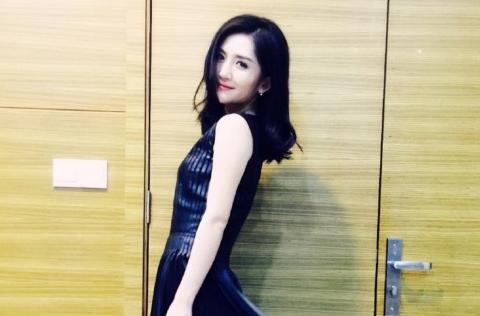  谢娜主持受争议  台下自拍合影忙不停(组图)_福