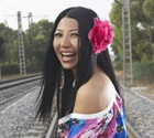 被外国人灌溉的花朵