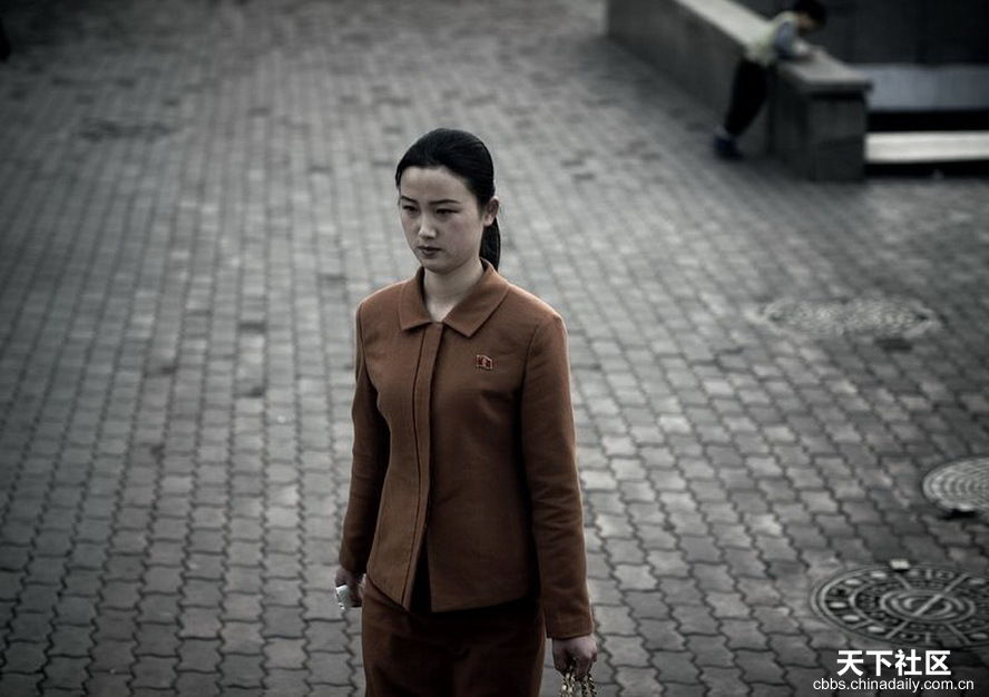 图片揭秘<em>朝鲜女人</em>生活百态(组图)_科技频道_凤