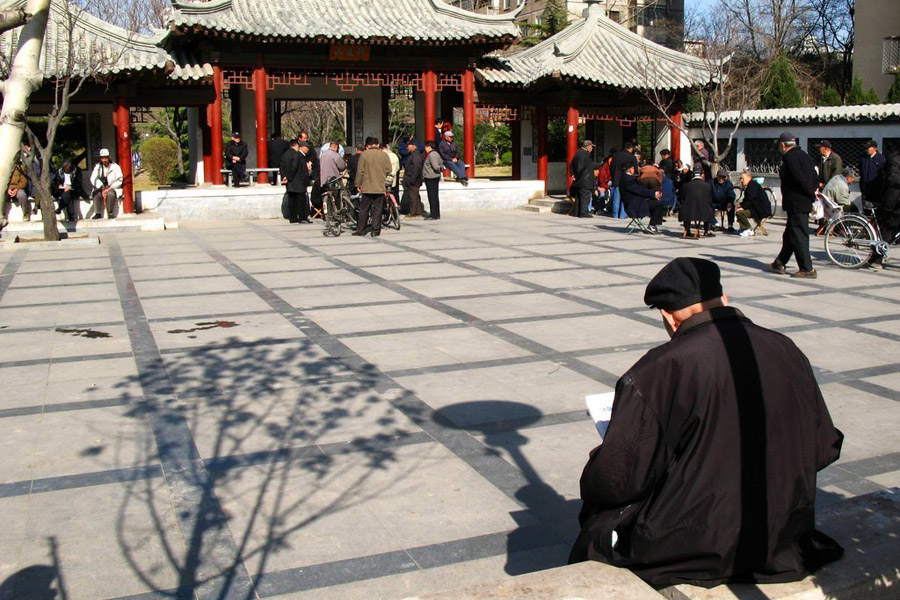 中国跑步进入老龄化社会:人活着 钱没了