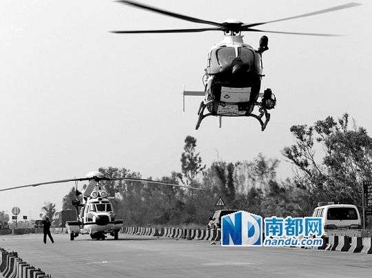 清剿行动中，警方出动两架直升机。