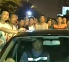 奥迪车主暴打挡路环卫工