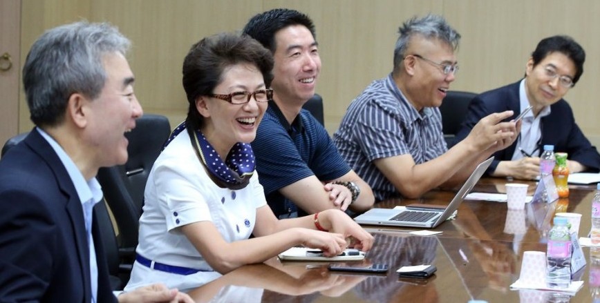 海霞主持人_龙海霞苑_央视主持人海霞收入