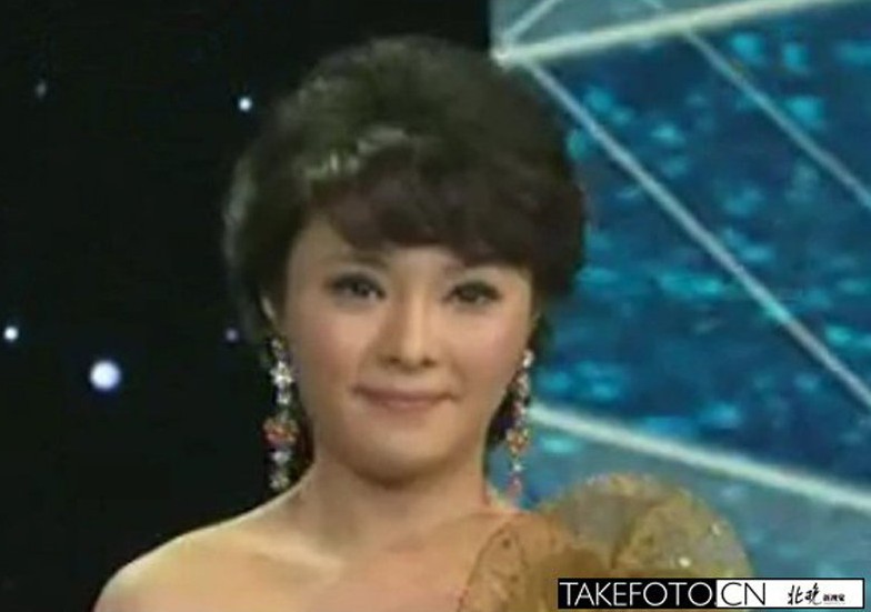 女高音罗菲曝演出照 曾当张曙光情妇