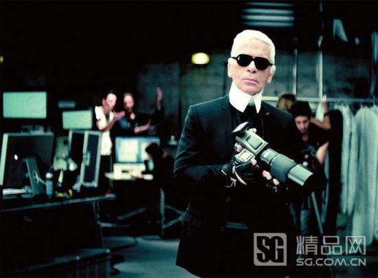 Karl Lagerfeld 现在对拍照的兴致远远大于设计