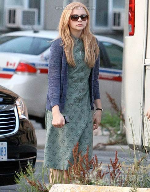 新《魔女嘉莉》首曝片场照 科洛称接近黑天鹅