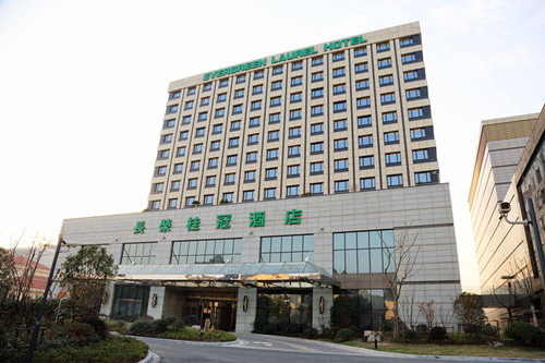 长荣桂冠酒店(上海)试营运