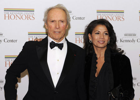 伊斯特伍德(clint eastwood),早日宣布跟结婚17年的第二任妻子dina