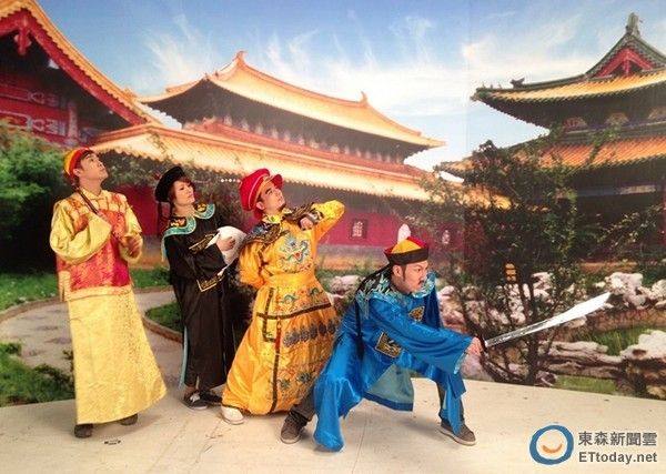 苏打绿成员反串扮女装 演《绿宫秘史》粉味十足(图)