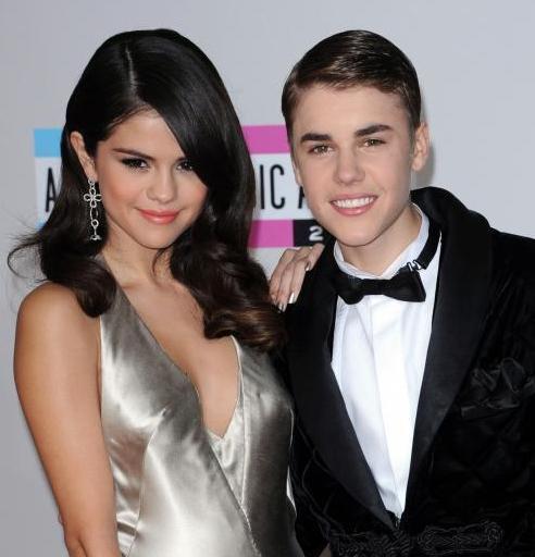 比伯自豪夺赛琳娜初夜 女方抱怨被拖累染毒瘾