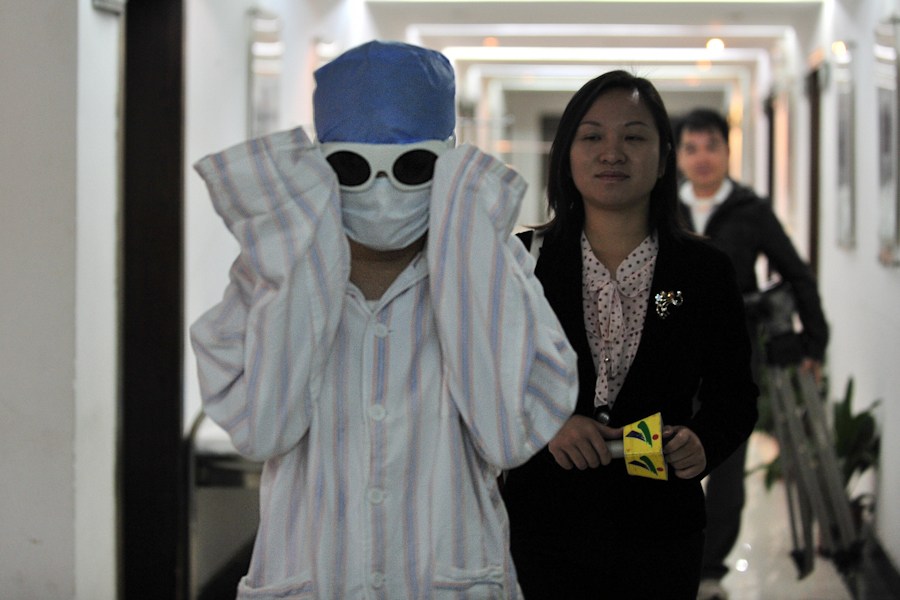广州大四女生借债3万隆胸图片