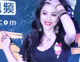 刘翔娇妻爆乳现身万圣节派对