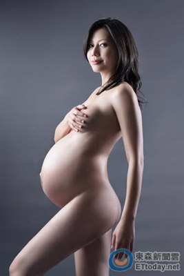 台女星拍摄全裸孕肚写真(图) - 中国军徽 42级 - 中国军徽博客 台女星拍摄全裸孕肚写真(图) - 中国军徽 42级 - 中国军徽博客