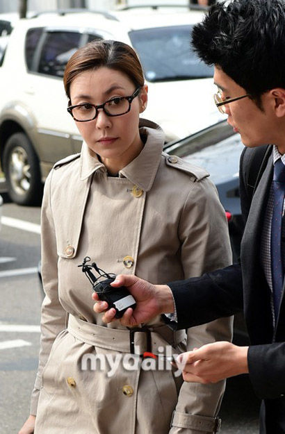 <em>韩国女星卖淫</em>案开庭 前韩国小姐成贤娥现身[高