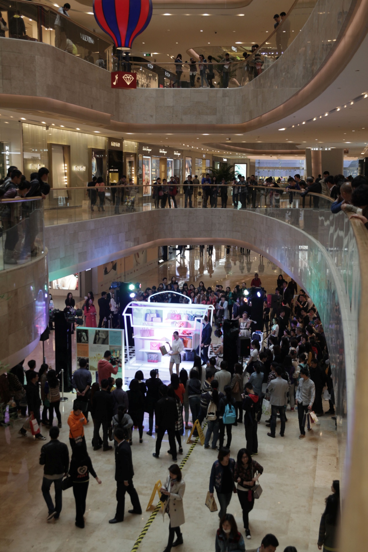 法国名品LOUIS QUATORZE惊艳亮相南京德基|法国| 南京_凤凰时尚