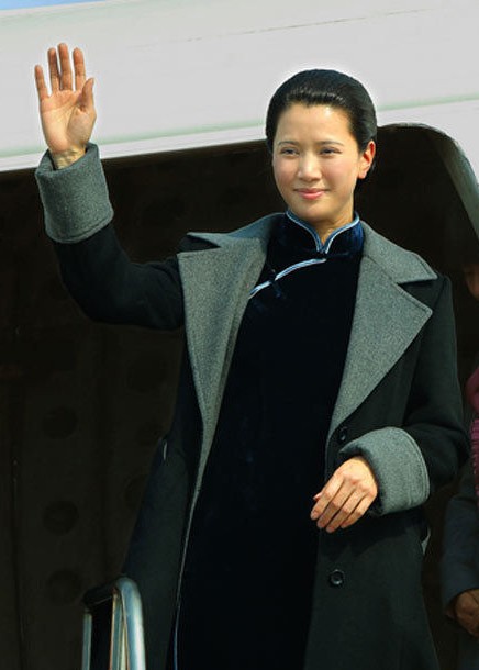 袁咏仪出演宋庆龄 端庄大气惊呆现场人员(图)
