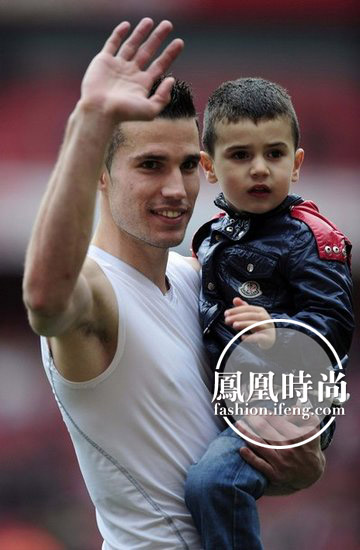 范佩西场上霸气 场外奶爸一枚|2014世界杯|范佩西