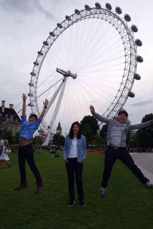 英拉“退休”后伦敦游玩