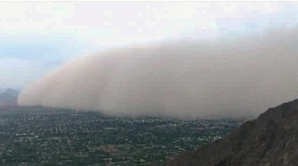 特大沙尘暴袭击美国凤凰城