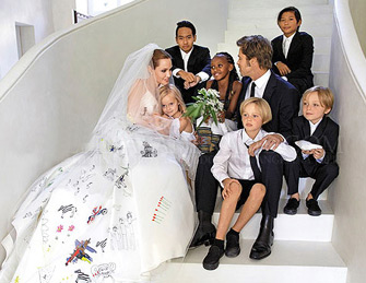 朱莉皮特大婚现场：六子女相伴