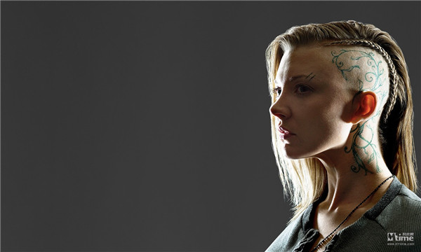 《饥饿游戏3》曝剧照劳伦斯神勇"小玫瑰"阴阳头抢眼