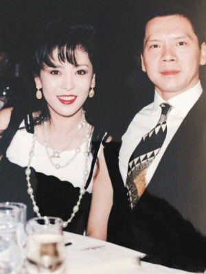 揭秘"向太"陈岚强悍背景 年轻时美照曝光