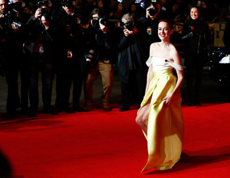 《饥饿3》首映 众女星红毯斗艳