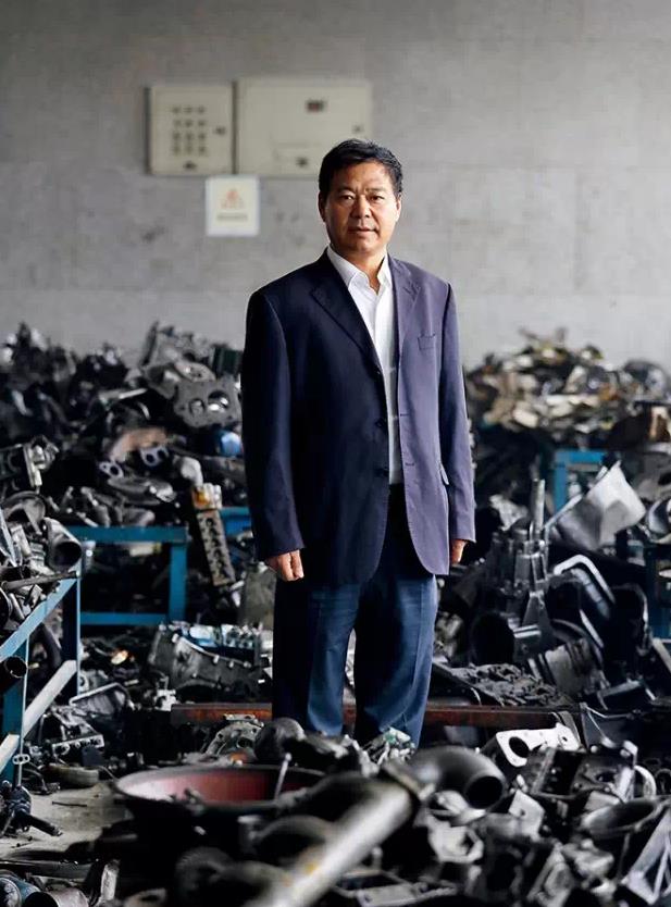 who is it   荣兰祥,山东蓝翔技校校长,近期因与妻子的离婚纠纷陷入