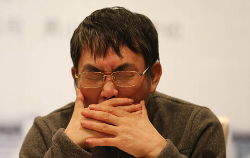 聂卫平出席女子围棋公开赛 现场打哈欠犯困(图)