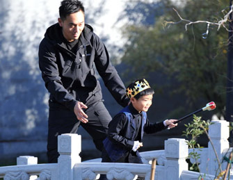 Joe贪玩乱跑忙坏工作人员