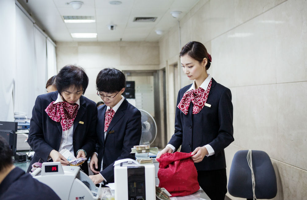 探秘90后美女银行员工点金记