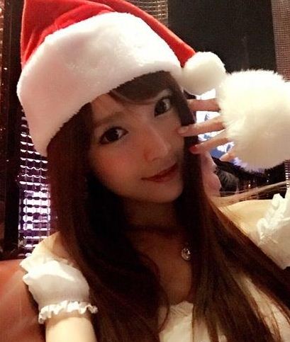 叶子淇圣诞节狂玩自拍 甜心版圣诞老人(图)