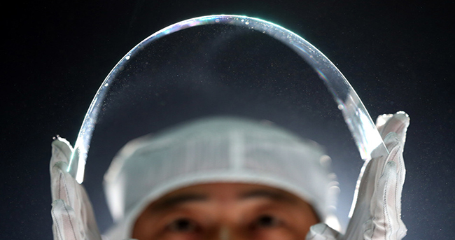 “洛阳玻璃”薄如百元纸币堪称世界之最