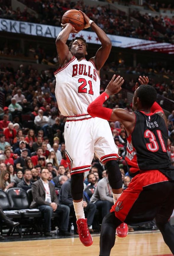 复出战湖人 尼克杨因脚踝伤势继续缺阵|公牛V