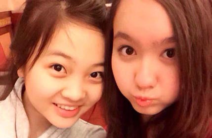 15岁林妙可与好友自拍 成熟女人味十足