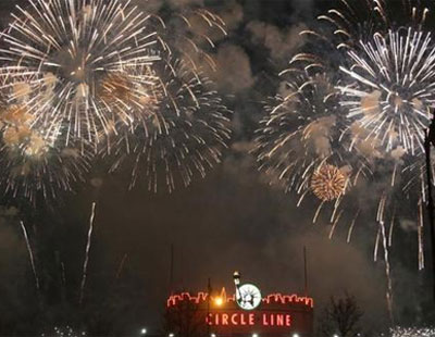 实拍纽约首放大型焰火庆祝中国春节