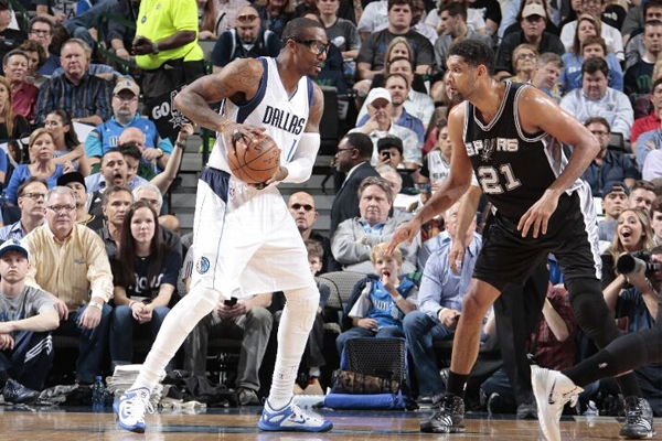 NBA常规赛-马刺VS小牛