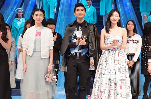 王丽坤避谈与吴亦凡热恋传闻 炎亚纶被催婚