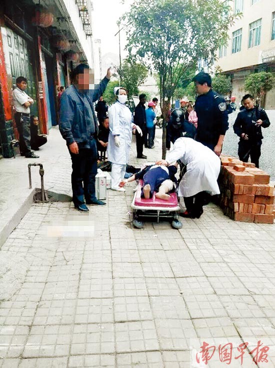 一名男子跳楼砸中过路女子 两人均身亡(图)