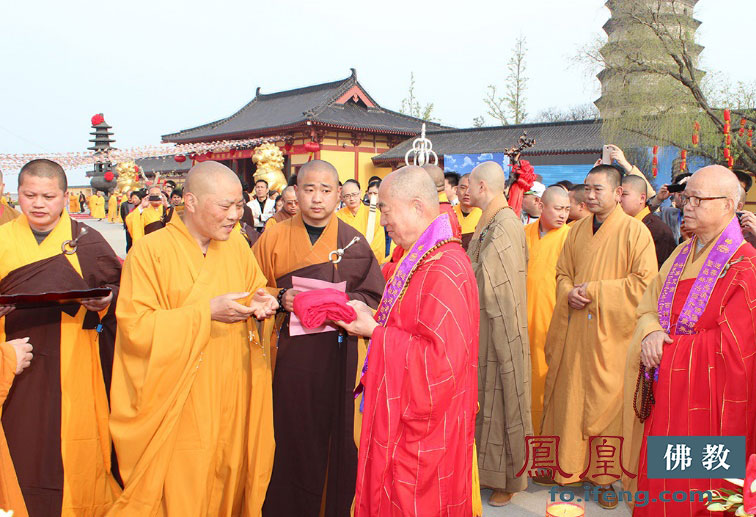 昌林法师荣膺连云港海清寺方丈升座法会现场