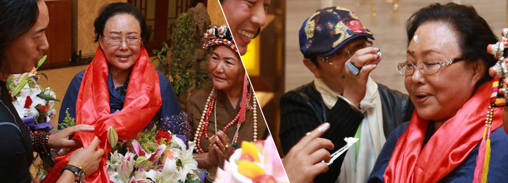  斯琴高娃获剧组成员庆生 众人簇拥被抹奶油 