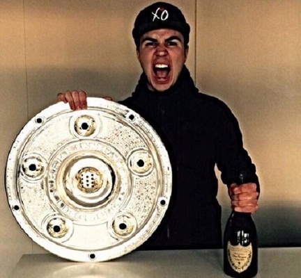 拜仁众将欣喜提前四轮德甲夺冠 格策:伟大的球