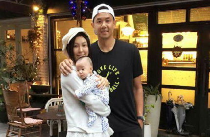 黑人范范带儿子外出喝下午茶 