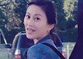 杨子前妻晒近况：穿休闲装 笑容惬意