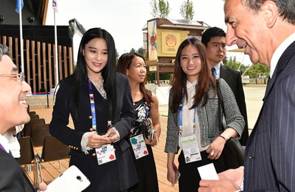 张馨予亮相米兰世博 造型干练  