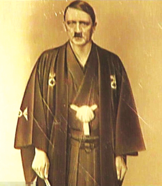 希特勒身穿日本和服照曝光 和服上可见纳粹万
