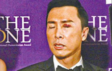  甄子丹左眼皮惊现伤疤  