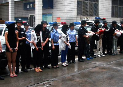 黑恶团伙成立公司敲诈被一窝端