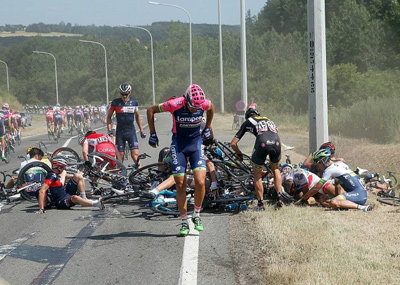 环法自行车赛撞车事故现场