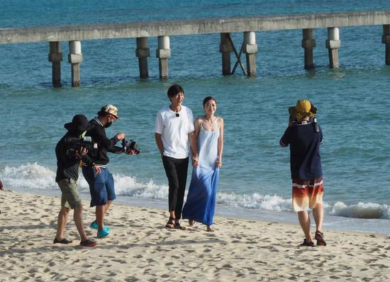 《如果爱》长腿恋人秀恩爱 熊黛林晒照为李光洙庆生_凤凰娱乐